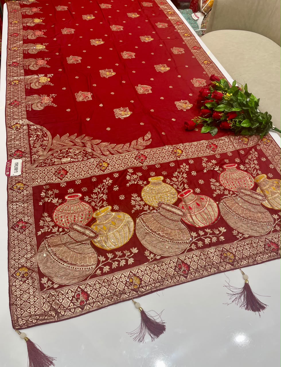 AJ-MATKA-3  DOLA SILK FABRIC SAREE WITH RICH PALLU DESIGN WITH JARKAN WORK WITH BEAUTIFUL MATKA DESIGN ON PALLU WITH MEENAKARI WORK WITH PIPIONG AND TASSELS WITH BLOUSE