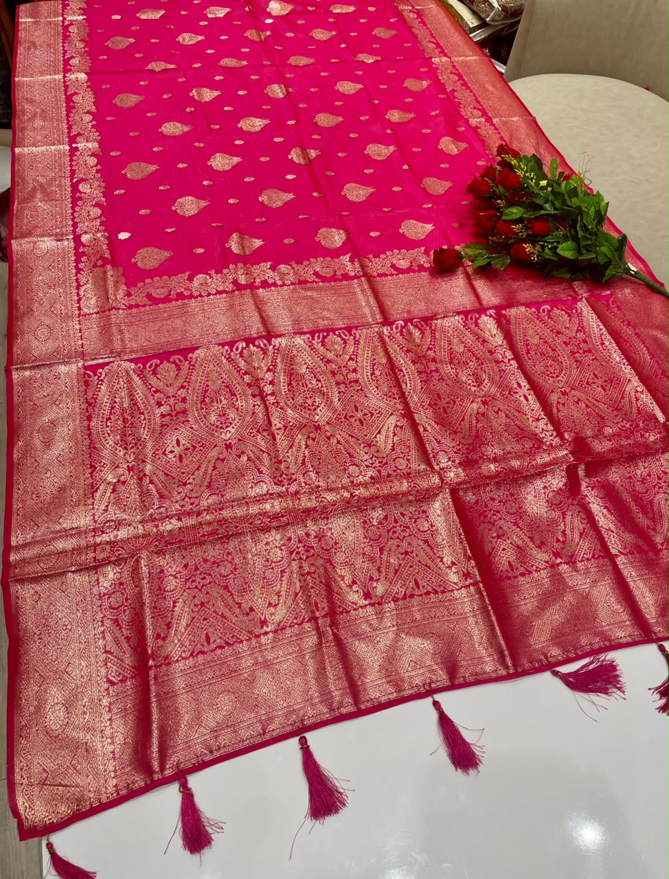 AJ-PRAGATI CHAMPION SILK FABRIC SAREE WITH BEAUTIFUL RICH PALLU DESIGN WITH ZARI WORK WITH FLORAL DESIGN WITH PIPING AND TASSELS WITH BLOUSE