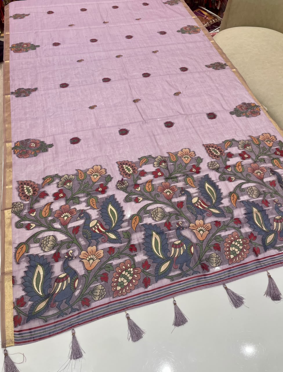 AJ-MOR KOTA KOTA FABRIC SAREE WITH BEAUTIFUL DESIGN WITH OPEN PALLU DESIGN WITH BEAUTIFUL PEACOCK DESIGN WITH PIPING AND LATKAN WITH BLOUSE