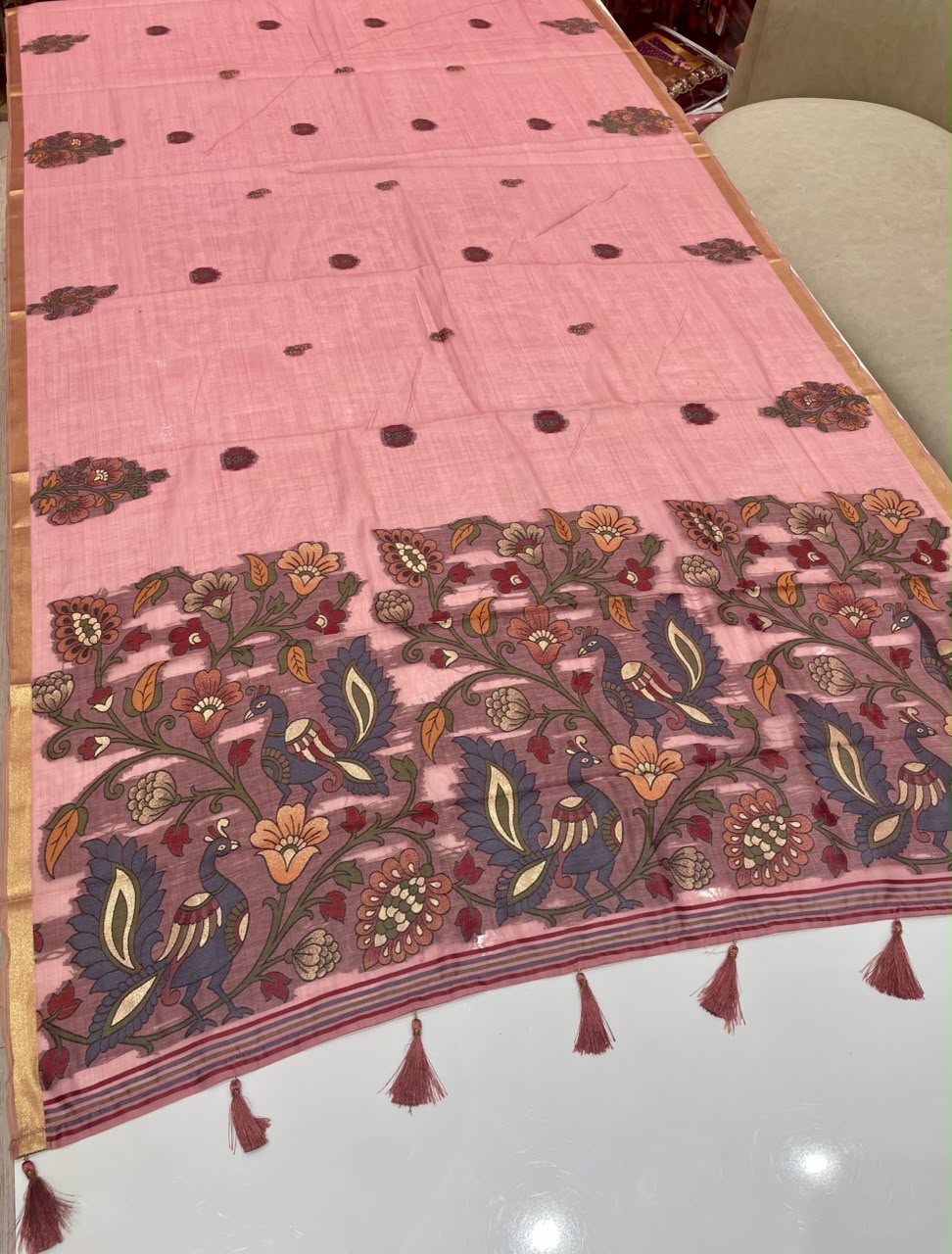 AJ-MOR KOTA KOTA FABRIC SAREE WITH BEAUTIFUL DESIGN WITH OPEN PALLU DESIGN WITH BEAUTIFUL PEACOCK DESIGN WITH PIPING AND LATKAN WITH BLOUSE