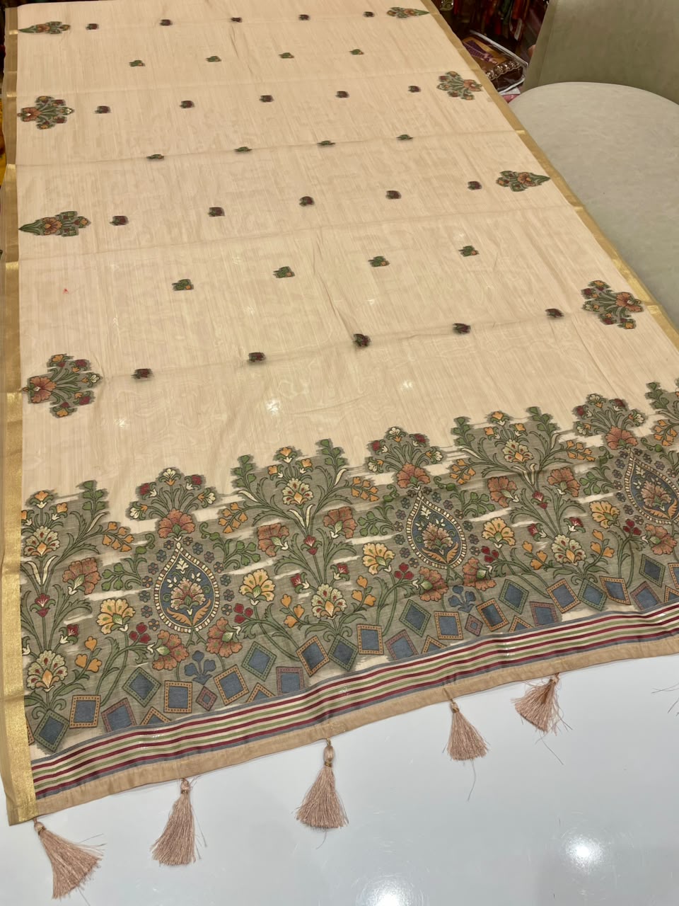 AJ-FLOWER KOTA KOTA FABRIC SAREE WITH BEAUTIFUL DESIGN WITH OPEN PALLU DESIGN WITH PIPING AND LATKAN WITH BLOUSE