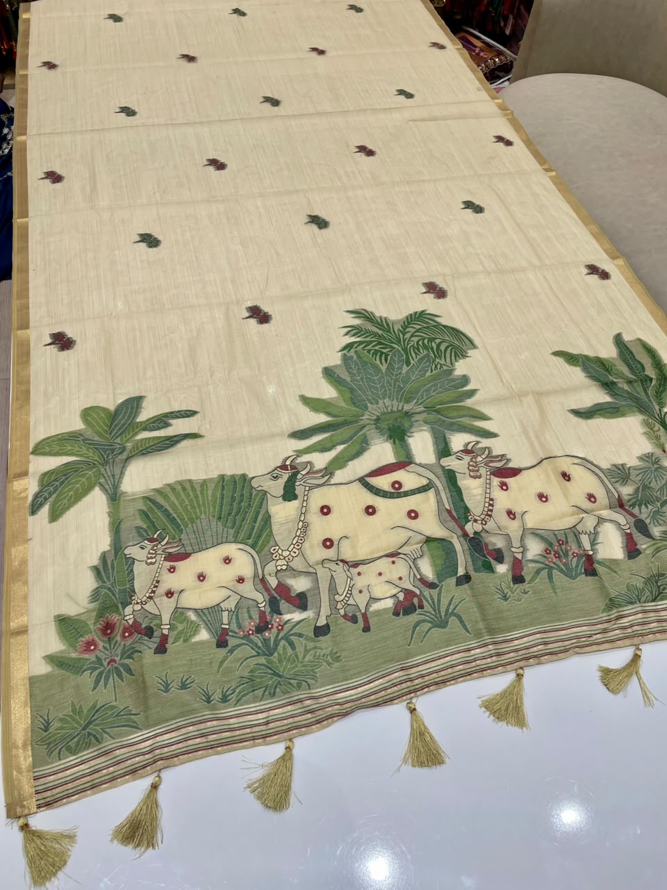 AJ-NANDINI KOTA KOTA FABRIC SAREE WITH BEAUTIFUL OPEN PALLU  COW DESIGN WITH PIPING AND TASSELS WITH BLOUSE