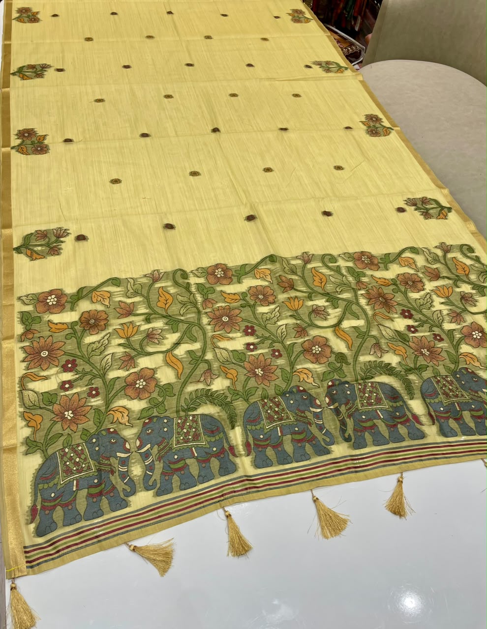 AJ-GAJ KOTA KOTA FABRIC SAREE WITH BEAUTIFUL DESIGN WITH GAJRAJ DESIGN WITH FLORAL DESIGN WITH PIPING AND LATKAN WITH BLOUSE