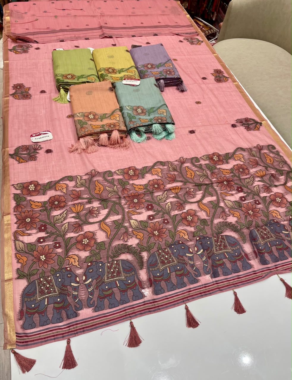 AJ-GAJ KOTA KOTA FABRIC SAREE WITH BEAUTIFUL DESIGN WITH GAJRAJ DESIGN WITH FLORAL DESIGN WITH PIPING AND LATKAN WITH BLOUSE