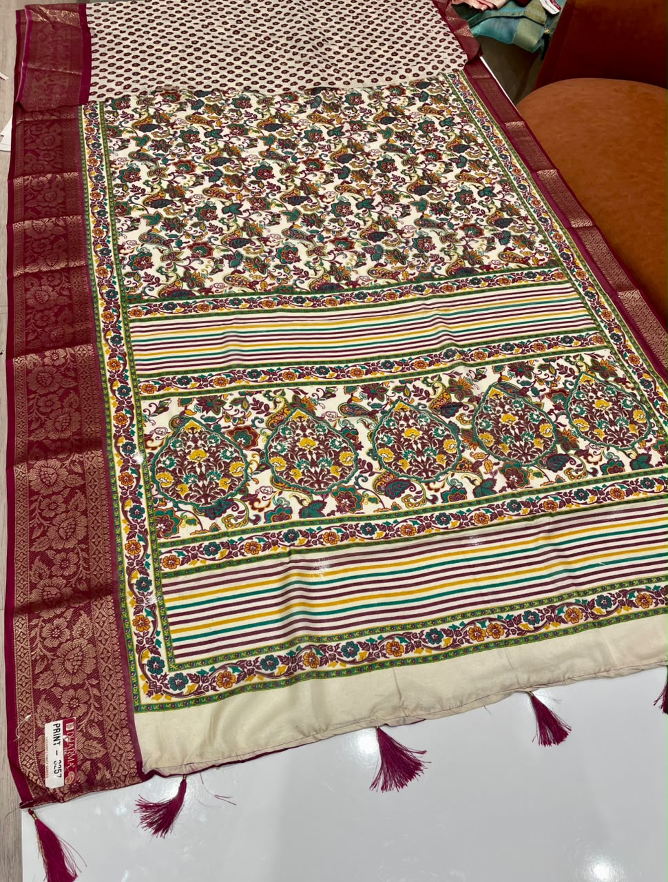 PRINT-3257 DOLA JACUARD FABRIC SAREE WITH WHITE COMMON AND RICH PALLU DESIGN WITH BEAUTIFUL KASHMIRI PATTERN DESIGN WITH 6.30 MTR CUT WITH BUTTI BLOUSE AND TASSELS